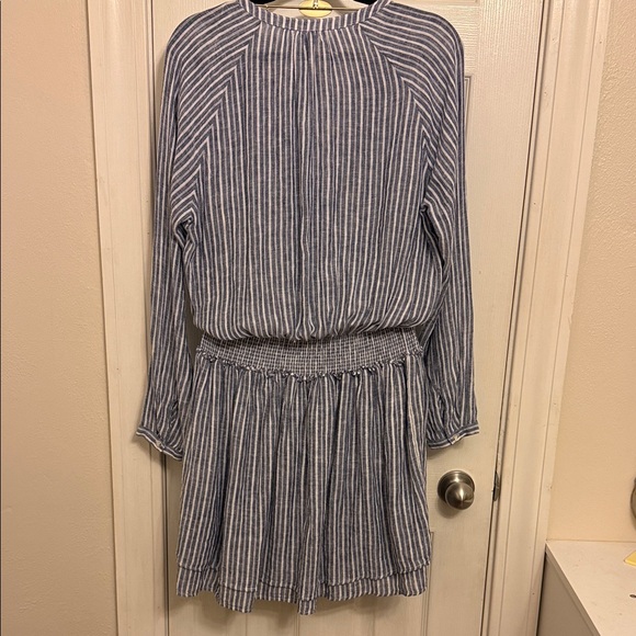 Rails Linen/Rayon Blend Long Sleeve Dress - Picture 5 of 10